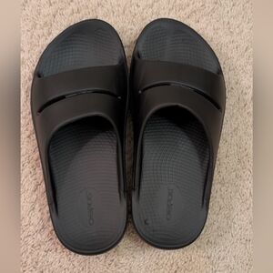 OOFOS Black Slide Sandals (Womens 10 / Mens 8)